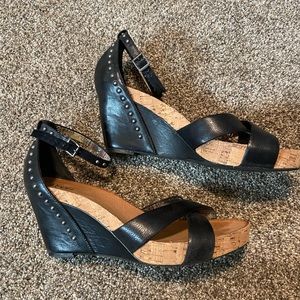 Like new size 10 wedges
